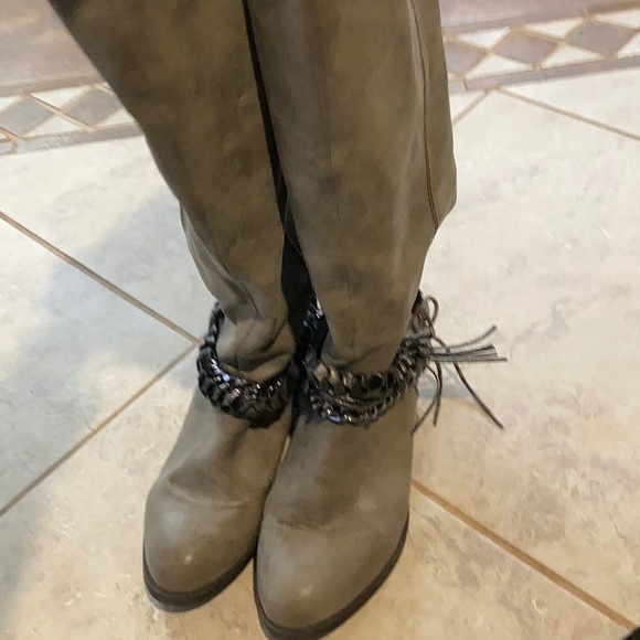 Boots - Picture 1 of 4
